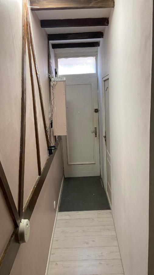 Appartement Dans Une Impasse Calme Proche De La Gare อาเมียงส์ ภายนอก รูปภาพ